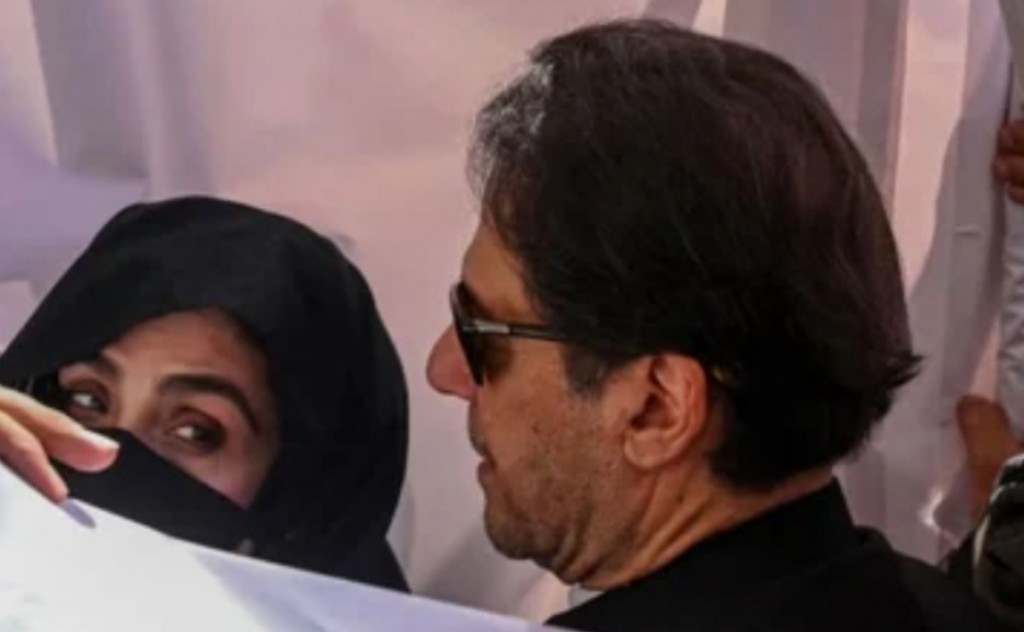Imran Khan aai anbikanbalun Bushrage kaivenifulhuves sahha noonkamuge mahssalaeh court ah!