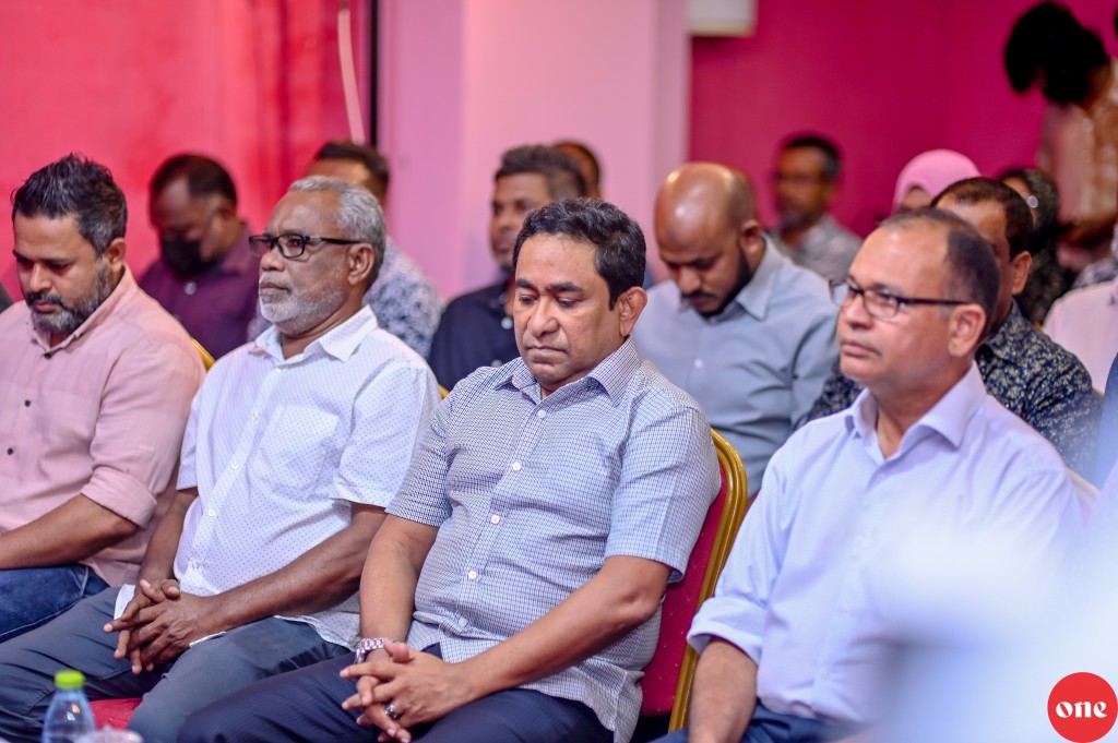 Alhugandu minivan vaan ekakuves neydhey, shareeaiy ves laskuranee sarukaaruge mathee fadin aiy baanaigen: Yaamin