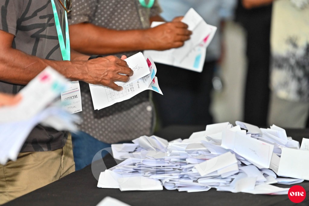 Majilis inthihaabuge observer innaai moniter innah vaan ithuru furusatheh!