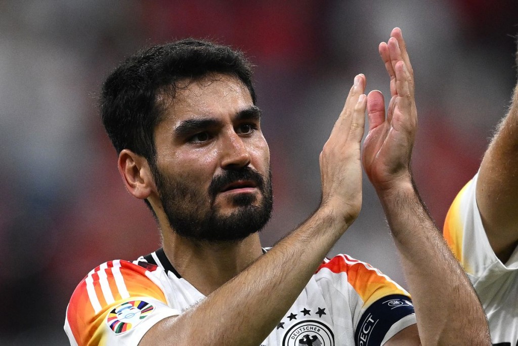 Gundogan gaumee team in retire koffi, Barca ves dhookollumuge visnumeh!