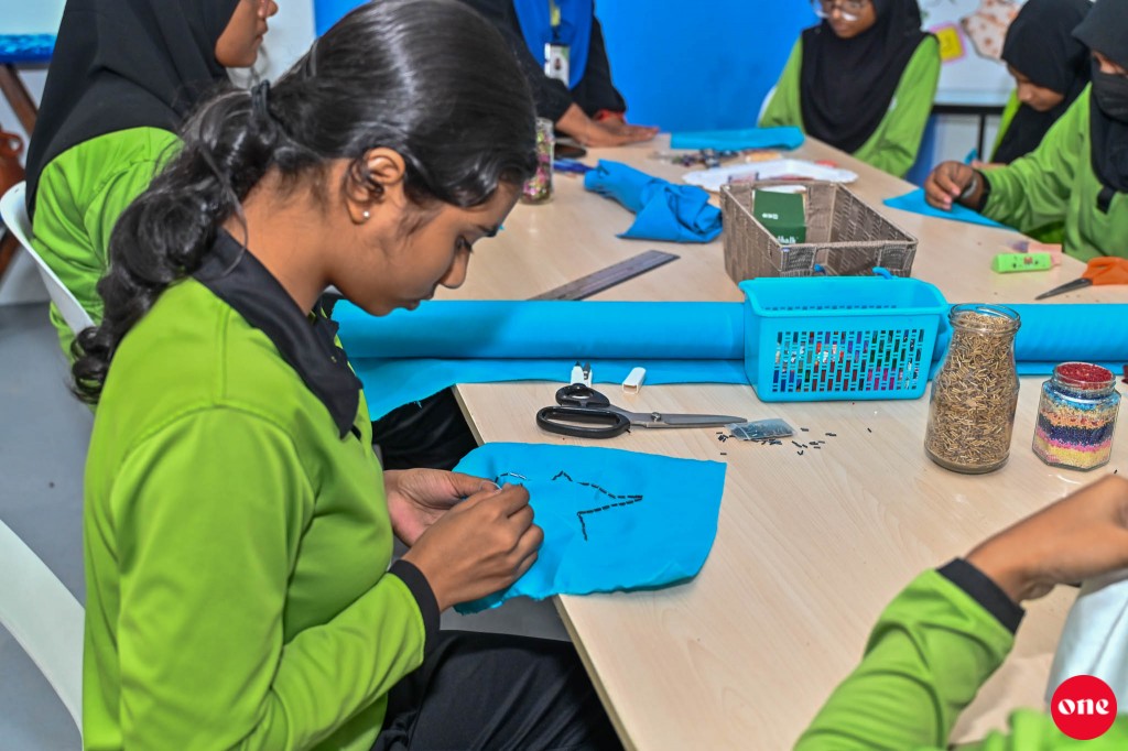 One Photo: Huravee School ge ''hunaru vehi'' hulhuvumuge rasmiyyaathu