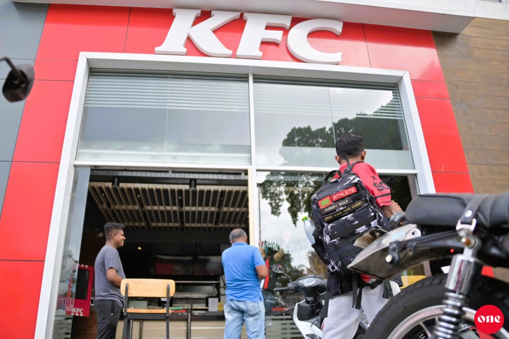 KFC ge billoorigandu thalhaali massalaigai hayyaru kuri meehaa ge bandhan 30 dhuvas
