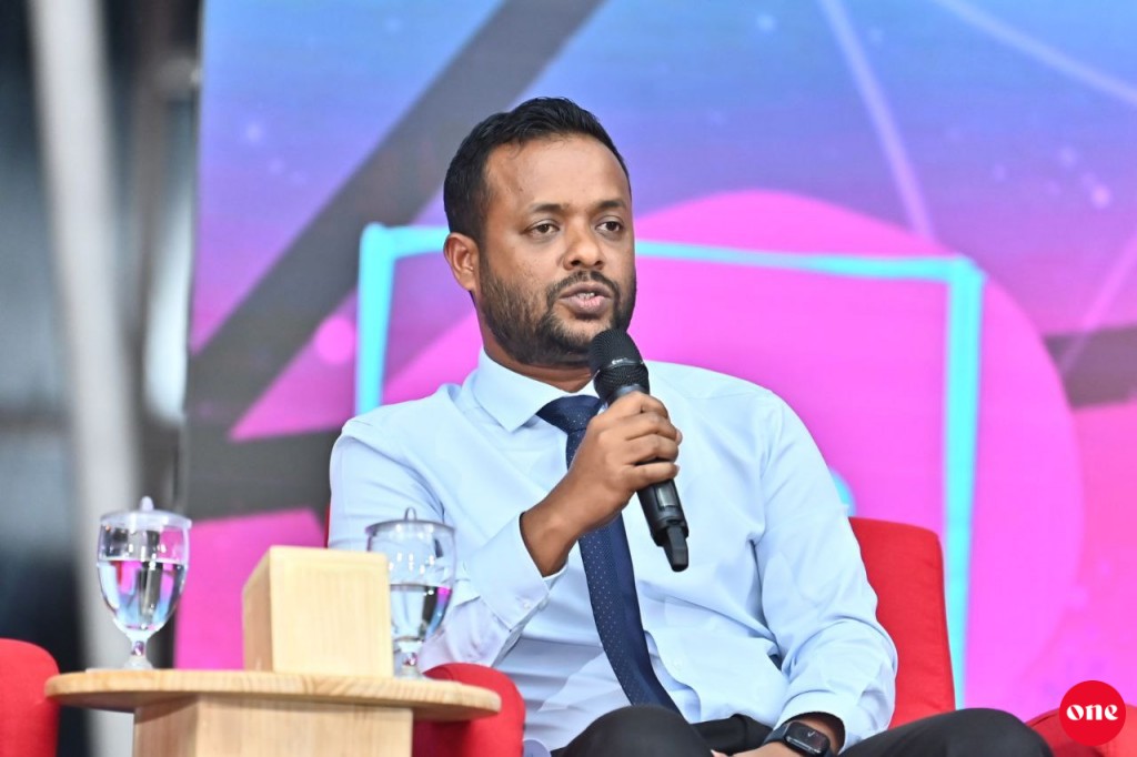 Huvadhoo atholhugai 12 resort eh tharaggee kuranee
