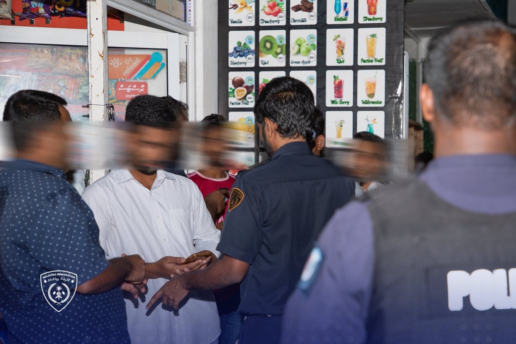Gavaaidhaa hilaafah takeaway coffee shop hingaa 8 bidheysee aku athulaigenfi