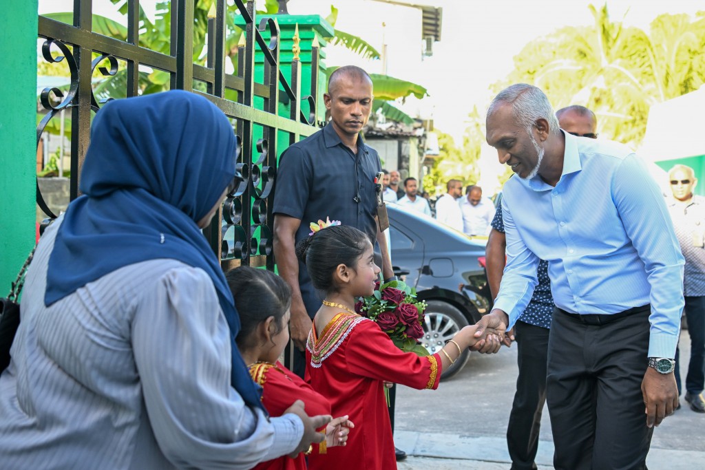 Photo: Raees ge Addu dhathurufulhuge therein