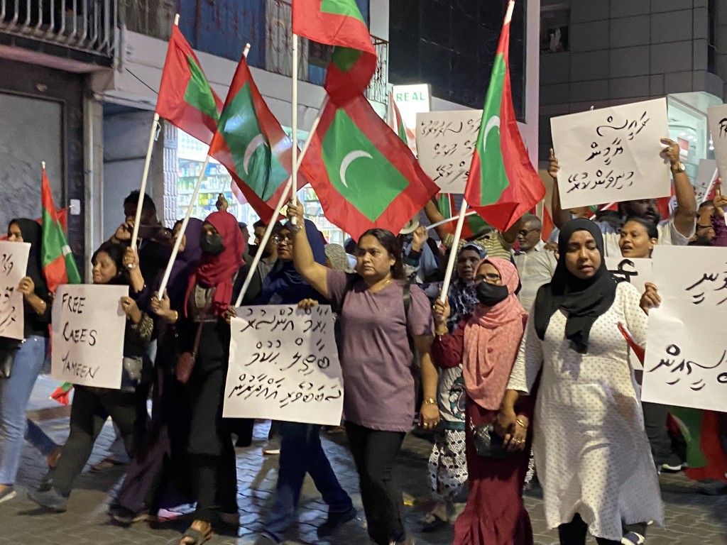 Yaameen minivan kurumah govaalai idhikolhun muzaaharaa ah