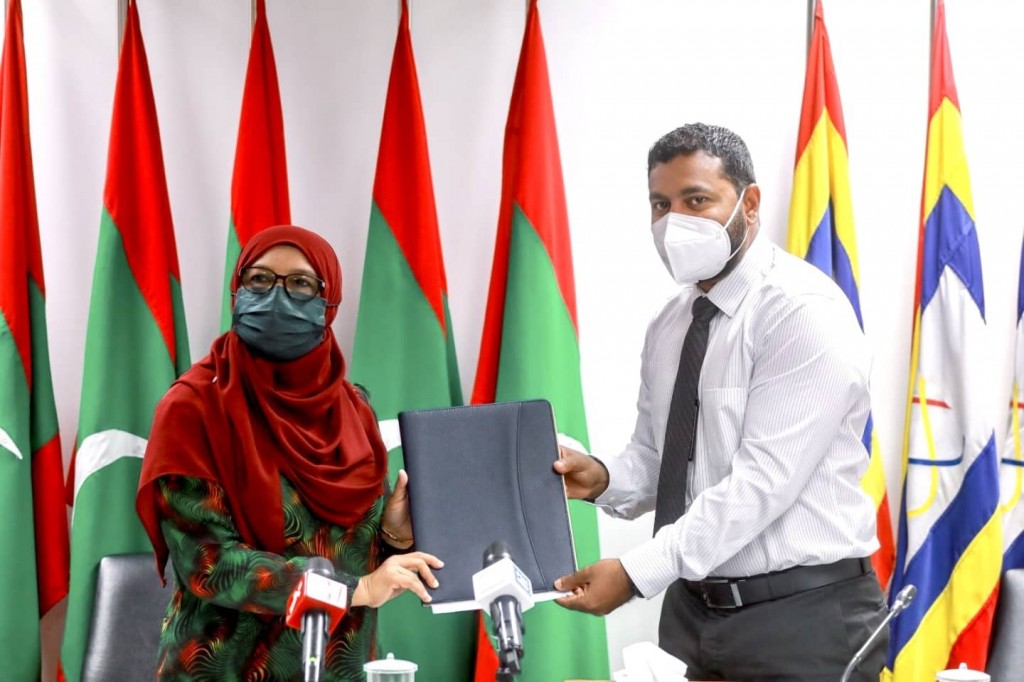 Stelco in Guraidhoogai hunna haassa eheeah beynunvaa marukazu maraamaathukoh, Gender aa havaalukoffi