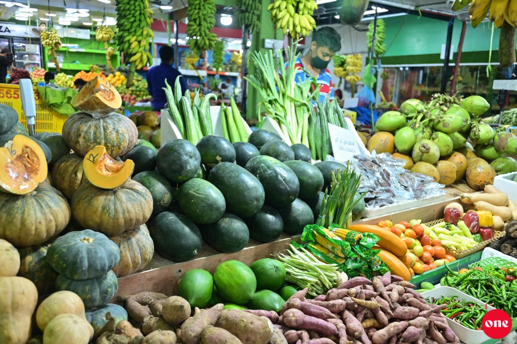 Local Market aai Dhathuruveringe Market inn 300 ahvvure gina golhi kuyyah dhenee