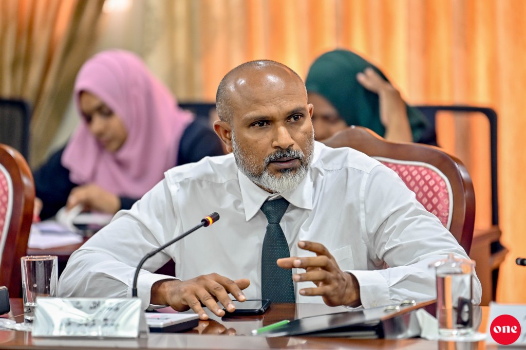 Saneef, majlis raees ah: Hudhumuhuthaarukoh majlis hingumug ebaareh noannaane