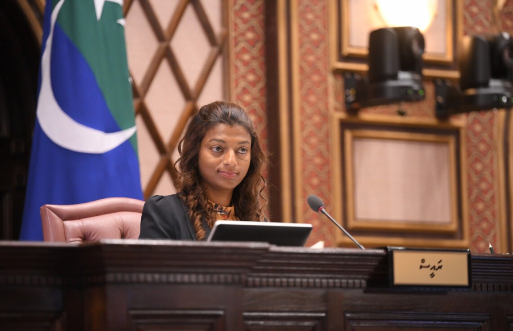 Mee iru araairu Adhaalath pary ge verikamei, iru osseyiru MRM ge verikameh: Eva