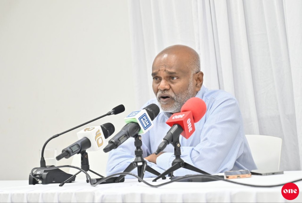 Alhugandakee evves meeheh ge ''agent '' meeheh ge fahathakah naaraanan: Dr. Munavvaru