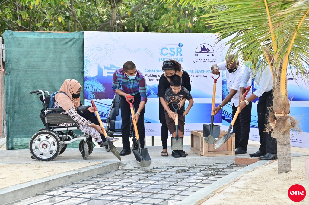 Haassa ehee ah beynunvaa meehunnah artificial beach gai ramp eh hadhanee