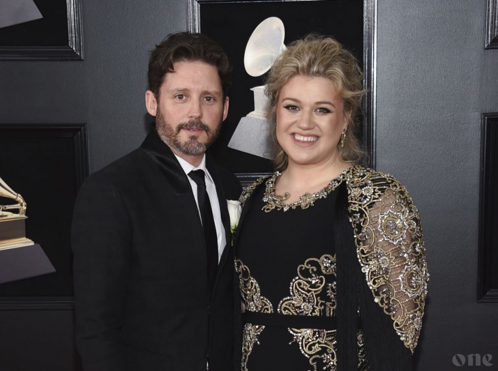 Kelly Clarkson to divorce husband of 7 years
