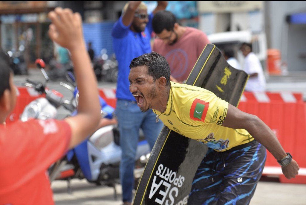 Visit Maldives pro: Kuda Ayya quarter ah, thaareehee natheejaa eh!