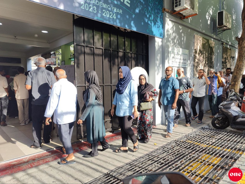 7 nujahanees Vote ah queue hadhan fashaifi