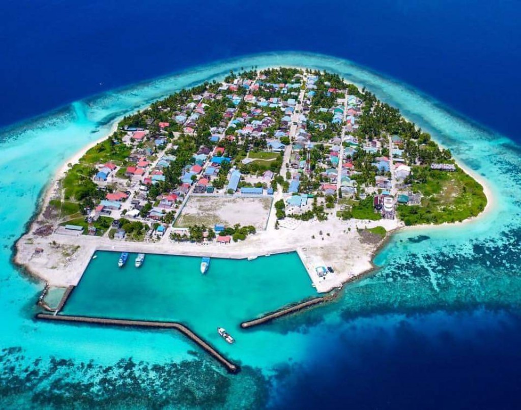 3 meehun aa eku gellunu Dinghy fenijje, enmenge haalu rangalhu