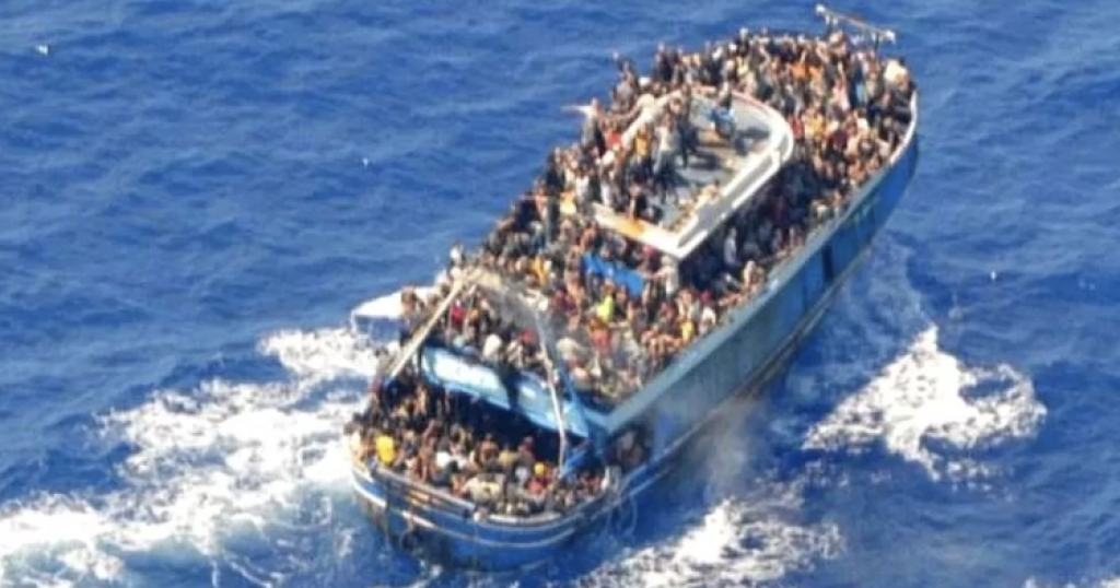 Greece kairin  bandunjahaali boat ge vathugai 100 ahvvure gina kudakudhin!