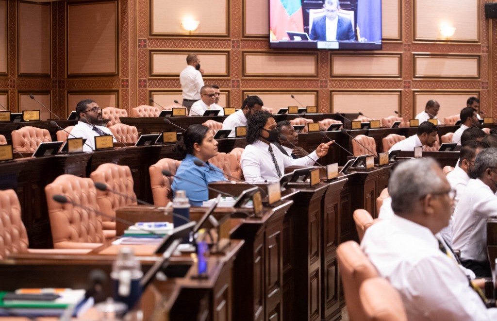 Dhoonithah marailumakee aniyaaveri amaleh kamabbune, massala thahugeegu kuran Majilis Memberun govaalavvaifi