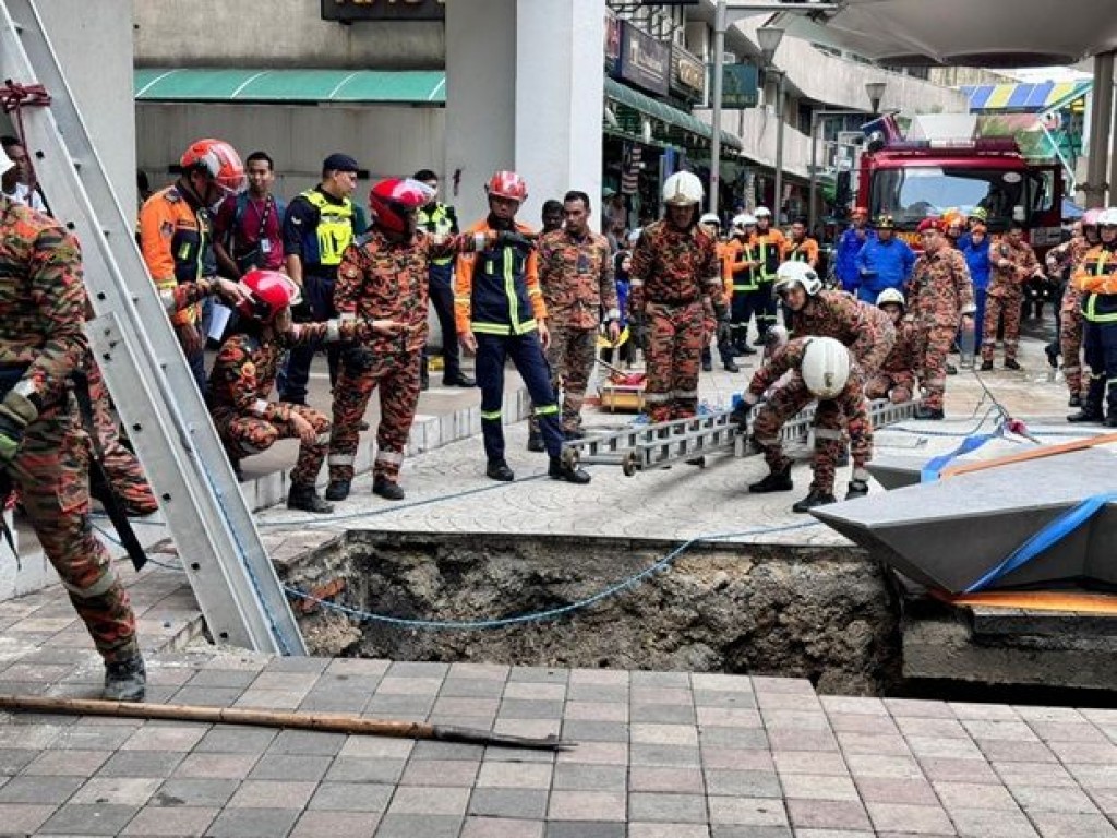 Malaysia ge ''Sinkhole'' akah vehttunu India meeha adhivess nufeney