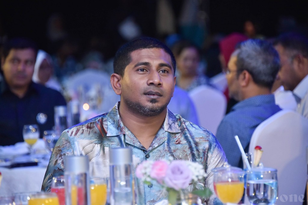 Mahloof ah kuraa dhauvaa ge shareeaiy budha dhuvahu fashanee