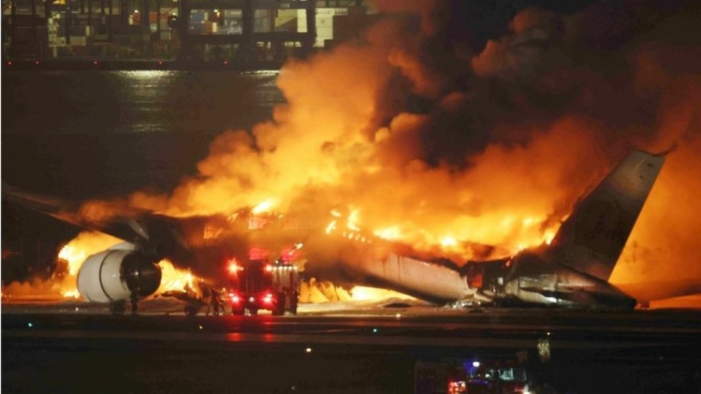 Japan Airlines ge flight in meehun huskurumugai crew in ge masakkathah enmenge thaureefu!