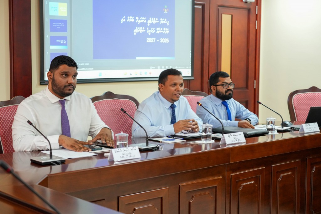 Dharani dhekkumattakai airport tax aai green tax bodu kuranee