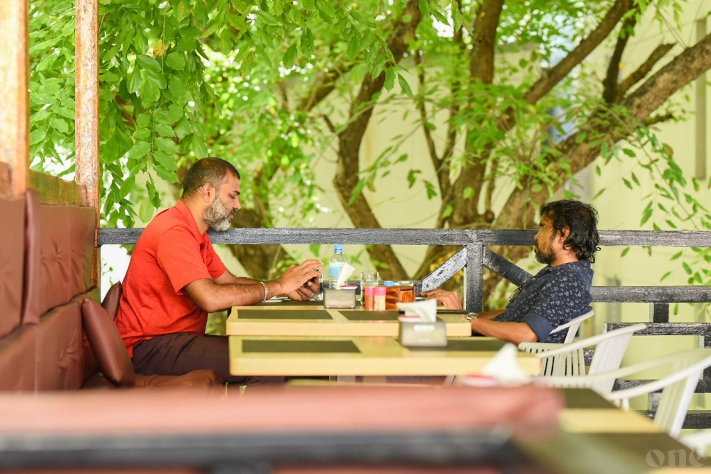 Cafés and restaurants ordered to stop serving