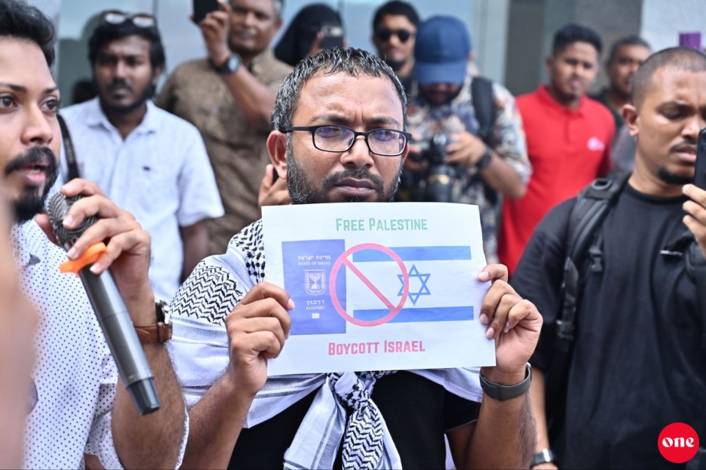 One Photo: Foreign ministry dhoshugai Israel passport manaakuran govaalun
