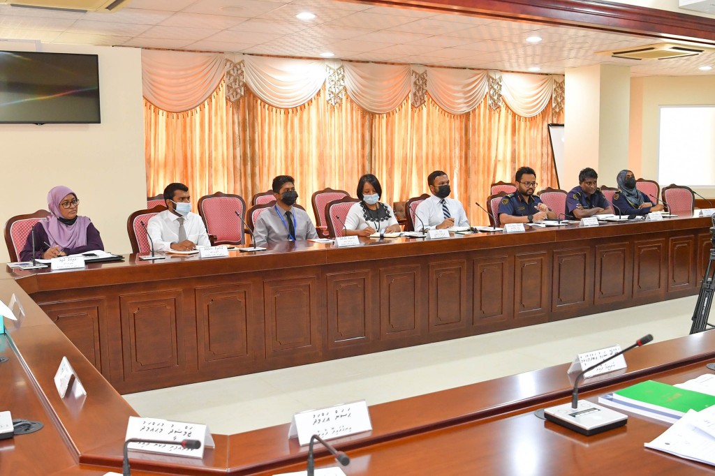 Hashi vihkkun fadha kukkurumuge beynumah bidheyseen dhivehinnaa kaiveni kuraa massala Committee ah