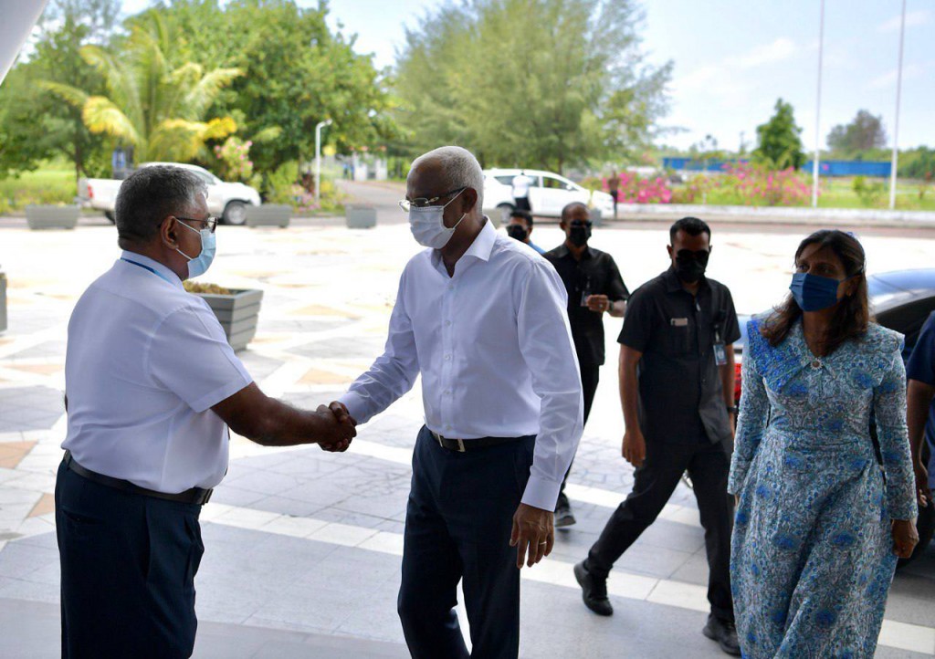 Photo: Raees ge dhekan'balun Addu Equatorial Hospital ah ziyaaraiy kurehvun