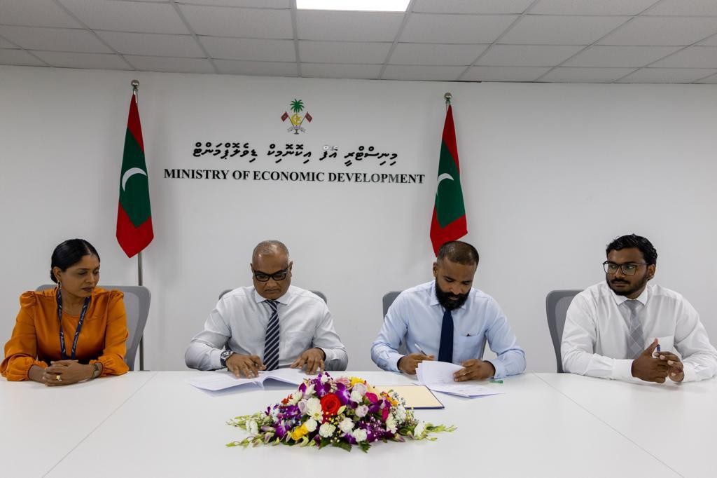 Island Aviation adhi Fund Management gulhigen aa Airline eh ufadhanee