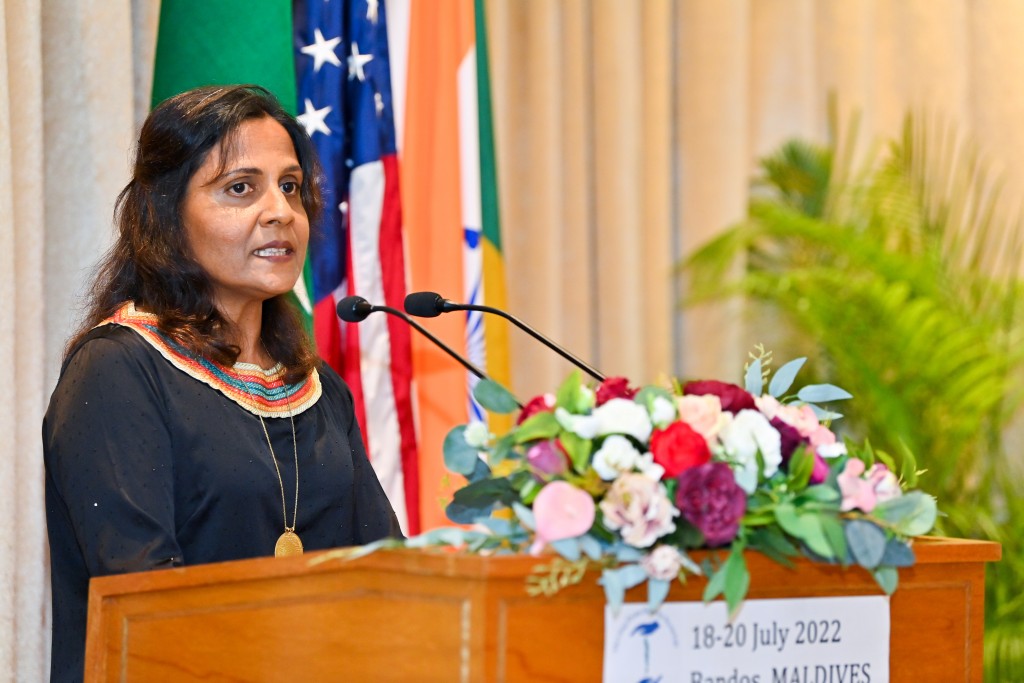 Fenvaru rangalhu sih'hee hidhumatheh foarukoh dhinumugai rangalhu leadership eh othun muhinmu: Fazna