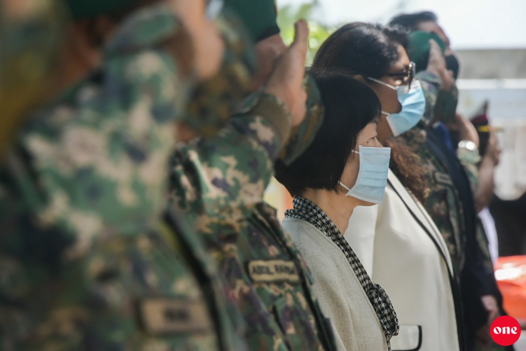#OnePhoto: Japan in raajje ah oil spill prevention saamaanu hadhiyaakurun