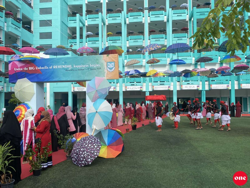 Teacharunge agu viber message aai finifen malaai kurehumugai, gadharaai ihuthiraamu kafunugai!
