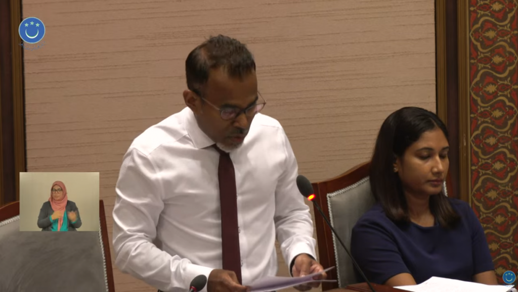 Majilis Raees aai 13 menbarunge hithah fenna gothakee gaanoonugai bunaa sababeh noon: Rifath