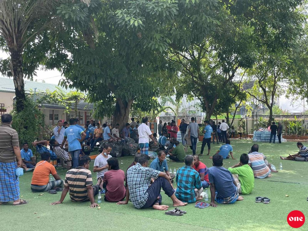 Alifaanuge haadhisaa: Haalugai jehunu bidheysee farukolhufuttah