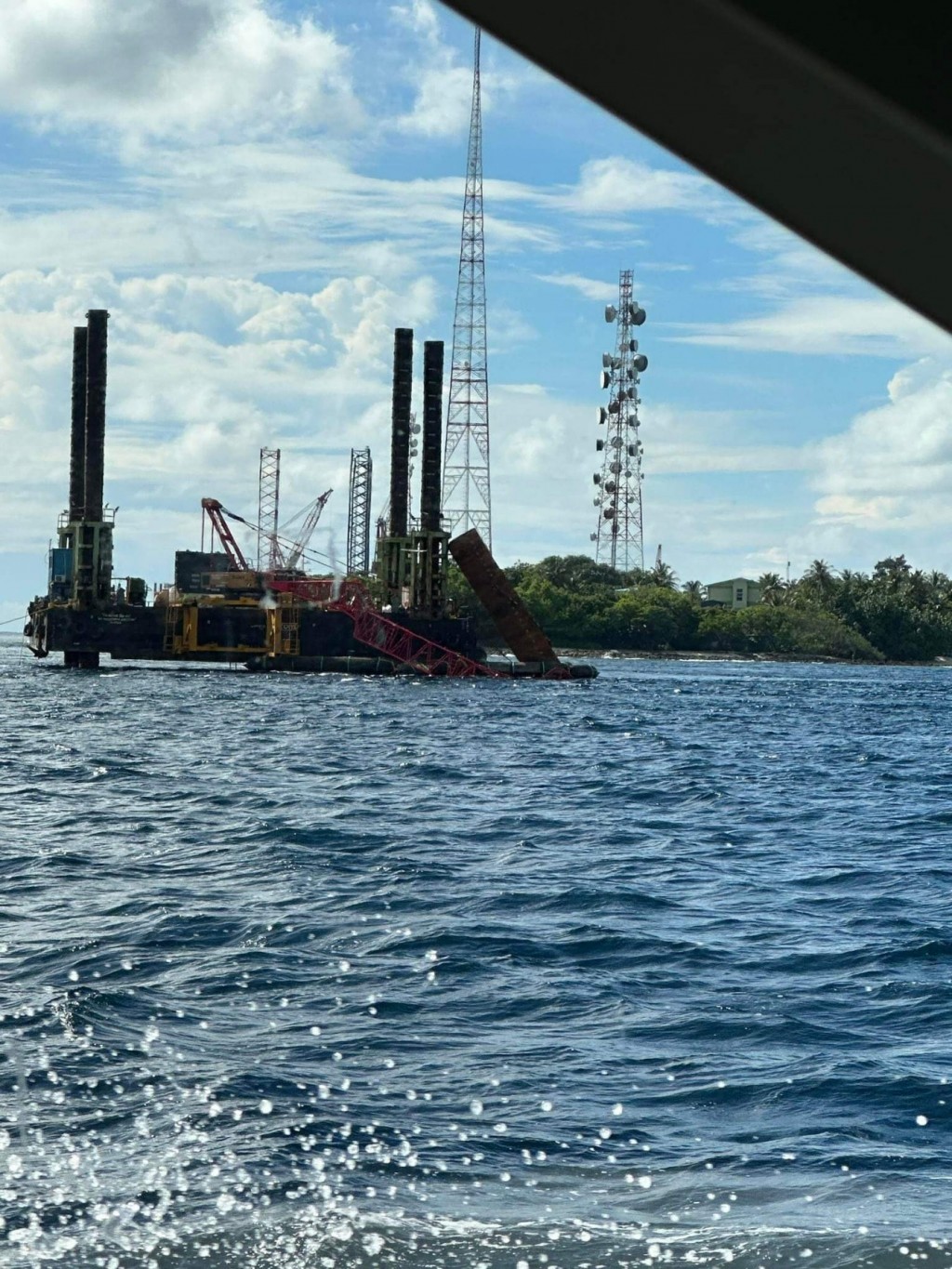 Thilamale bridge masahkathah beynun kuraa Crane eh bindhigen vettijje