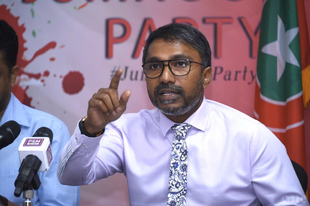 Nazim aai Riyaz vakivee sirrun kuran ulhunu kanthah thah nukurevumun: Ilhaam