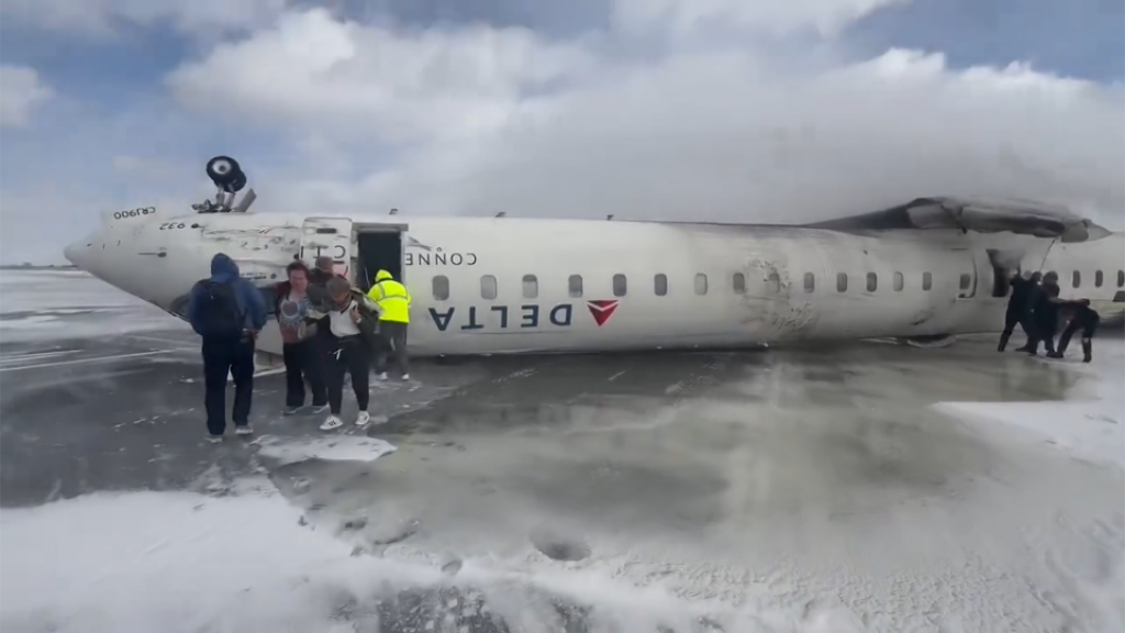 Delta airlines ge flight eh gai runway gai jehssi vaguthu furolhijje