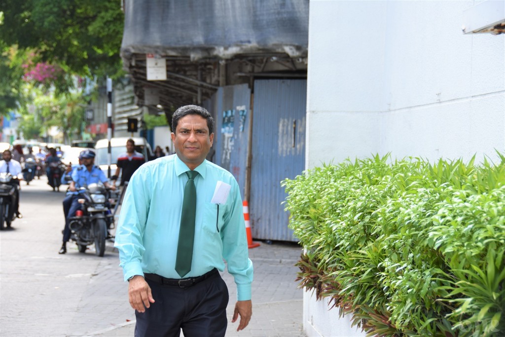 Hiyaanaathuge listugai nan himanaafaivanee aburu kathilai aniyaa dhinumah: Saudhullah