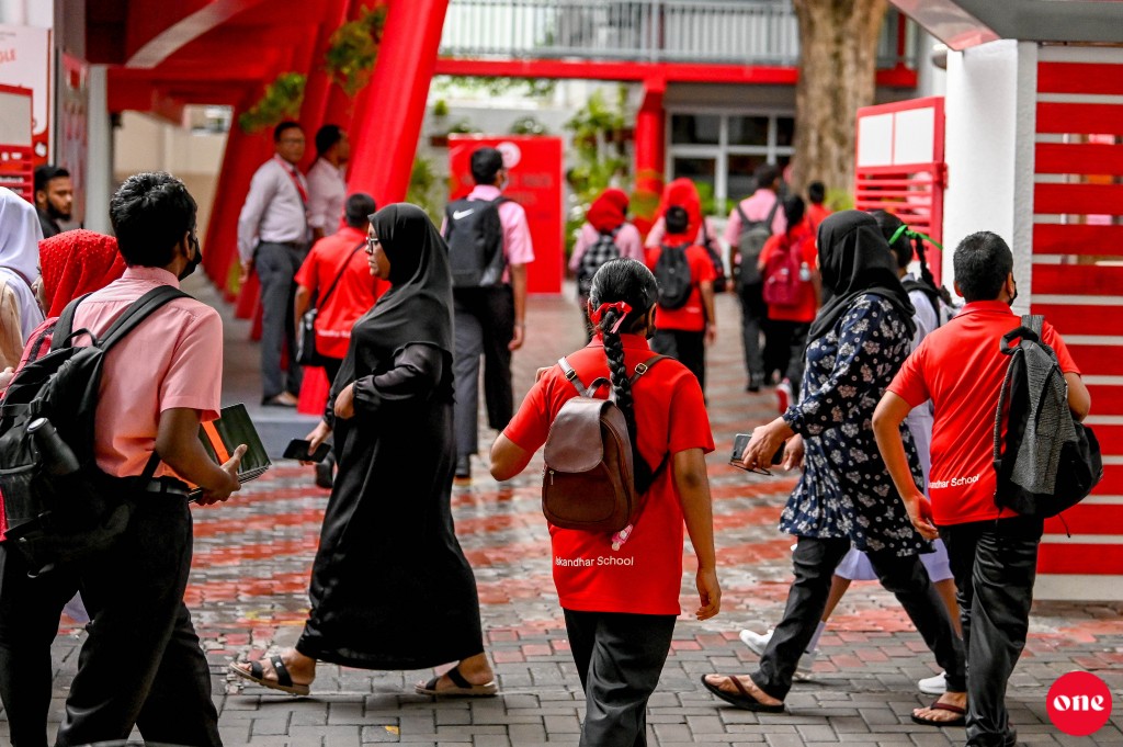 Dhiraasee aa aharuge kiyevun feshun August 6 gai