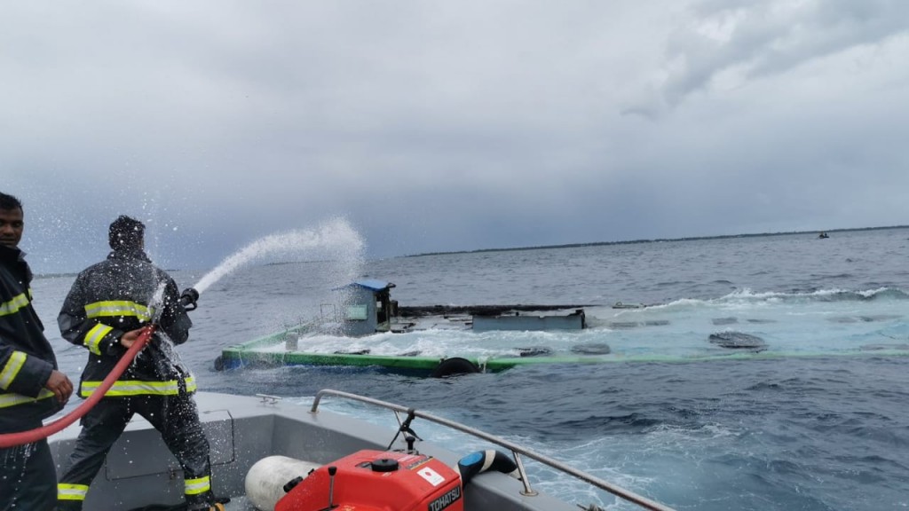 Roave adiyah dhiya dhoani ge baithah oyaa dhaathee samaaluvaan edhijje