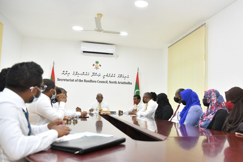 Fashaafai huri mashroouthah kuriah oiy 2 aharuge thereygai ninmumah masahkaiy kuraanan: Raees