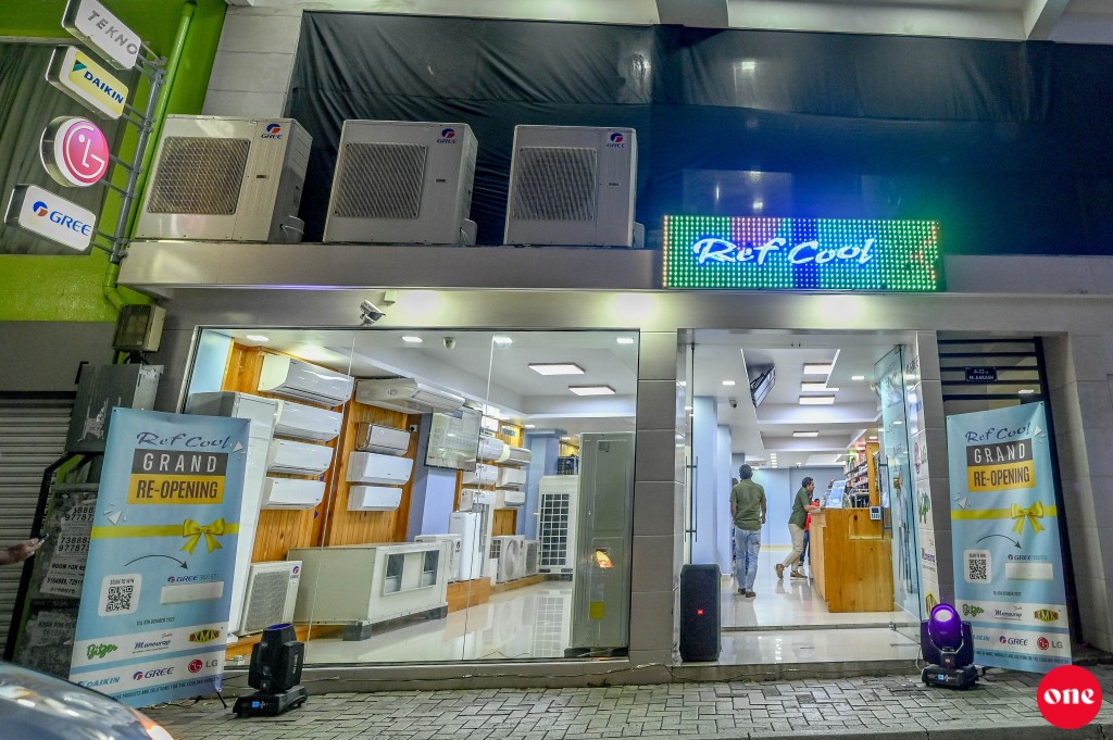 Ref cool in AC thakah haassa showroom eh hulhuvaifi