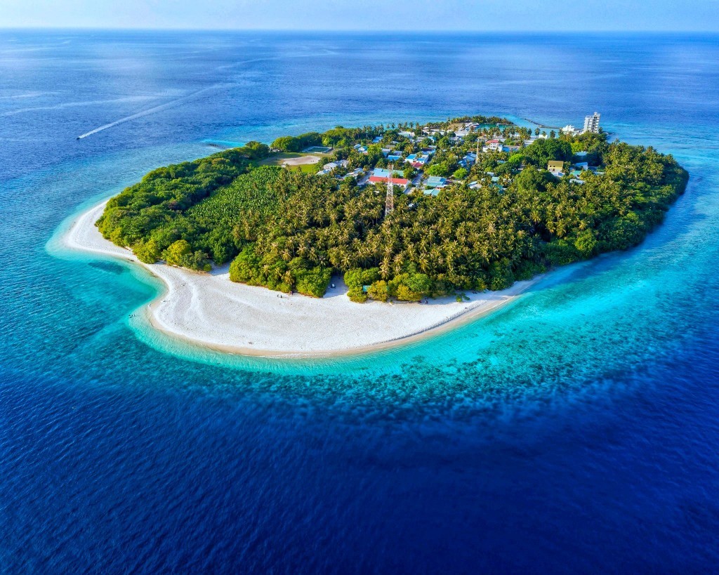 Man in home quarantine in Kamadhoo tests positive for COVID-19