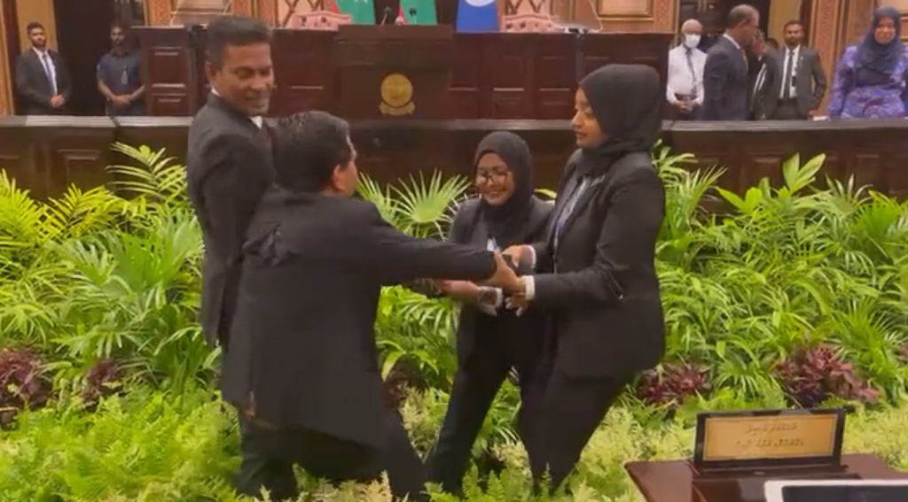 Firihen member in neren anhen officer in thakeh harakaaiy therivumun faadu kiyun