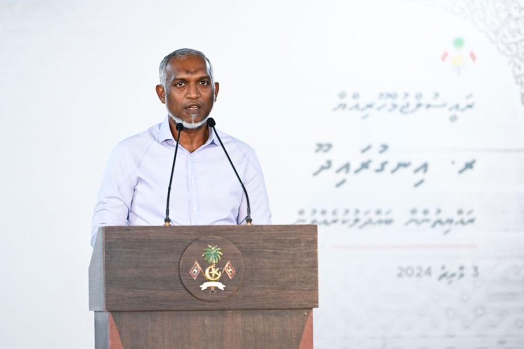 R. Atoll ge dhekunugai tharaggee kuraa airport akee rayyithun edhey kahala airport akah hadhaidheynan: Raees