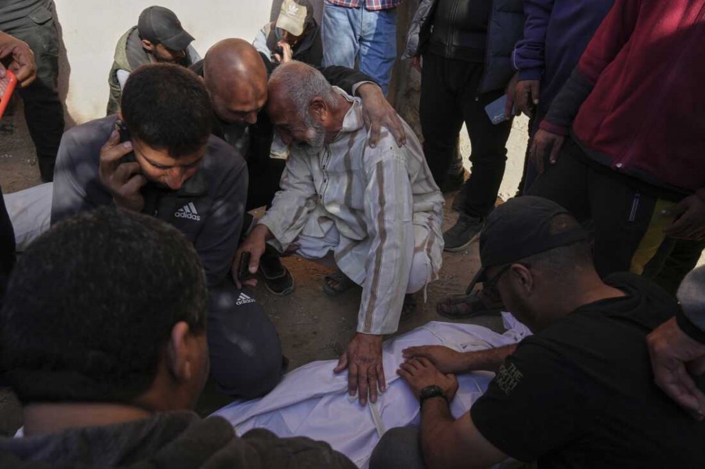 Israel in Gaza ah hamalaa dhee 9 meehun shaheedhu kollaifi