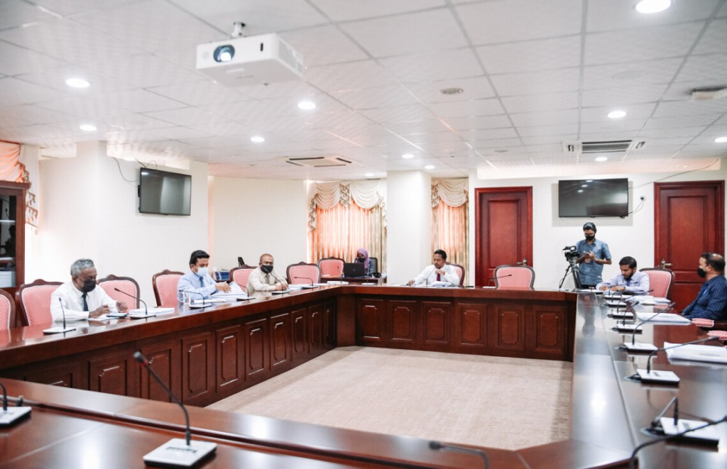 Jinaaee kuhtthakuge shareeaiy hingaa meehunnah vaguthee liyumehggai noonee beyrah nudhevey goiy hadhanee
