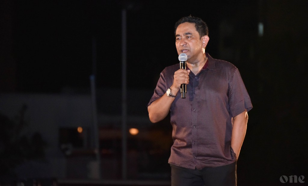 Dhe aharu fahun Raees Yameen enburi siyaasee harakaathah, Hukuru dhuvahuge rey siyaasee podium ah